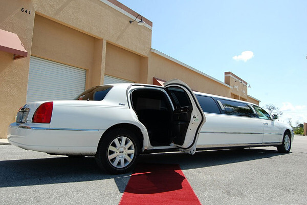 Greensboro White Lincoln Stretch Limo